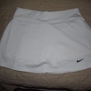 NIKE Dri-Fit White Tennis Skirt